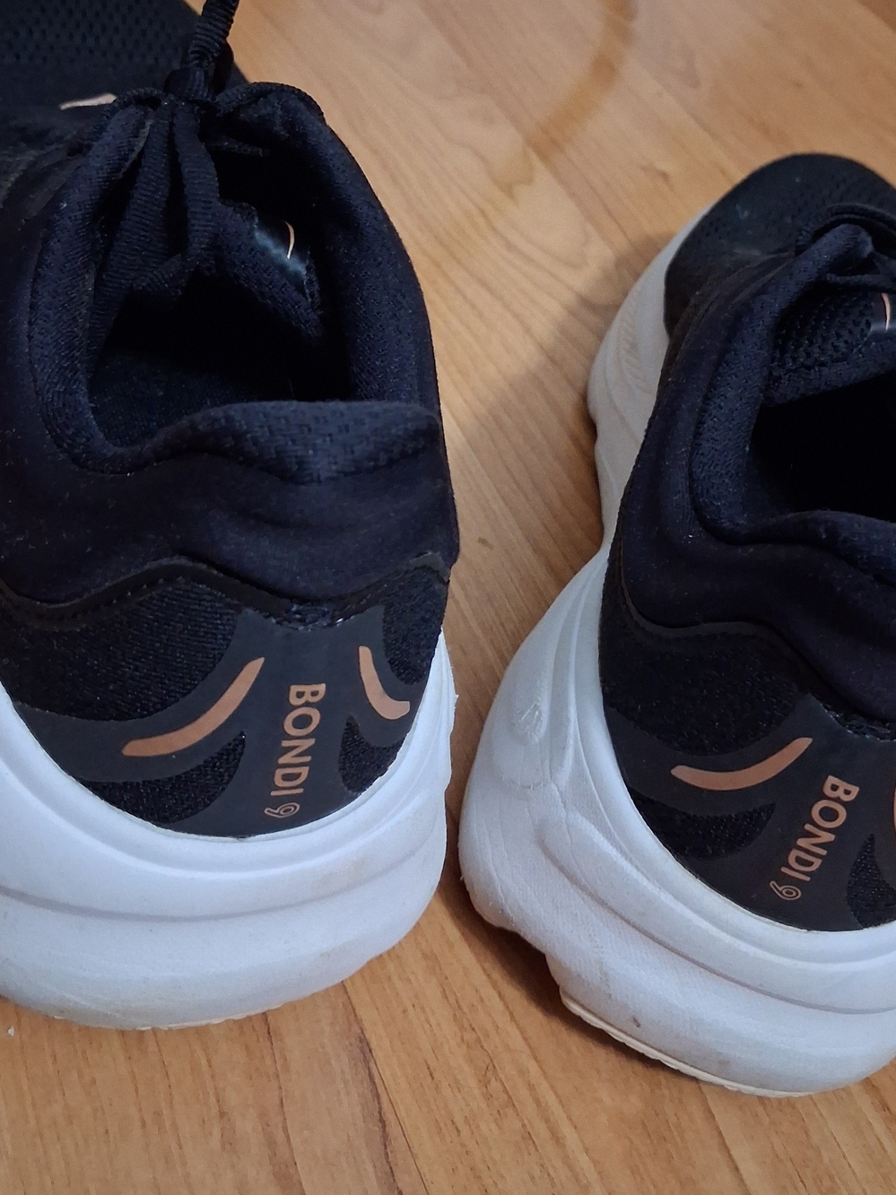 HOKA Bondi 9 Sneakers - Picture 3 of 6